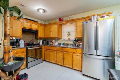 518 W Chaparral St, San Juan, TX 78589 - photo 2