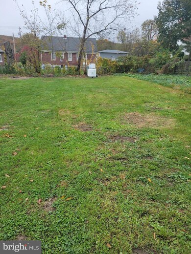 75 Jackson St, Paw Paw, WV 25434 - photo 4