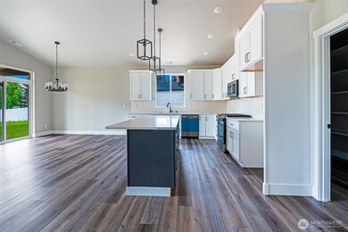 Kitchen features oversized walk-in pantry!