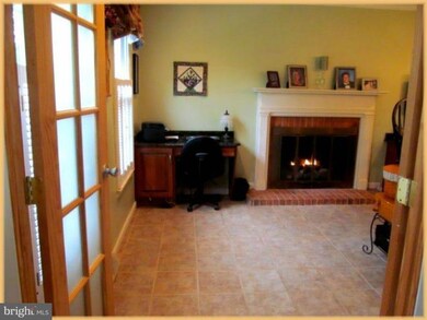 633 Tanglewood Dr, Sykesville, MD 21784 - photo 4