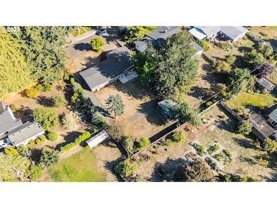 1035 S 11th St, Cottage Grove, OR 97424 - photo 3