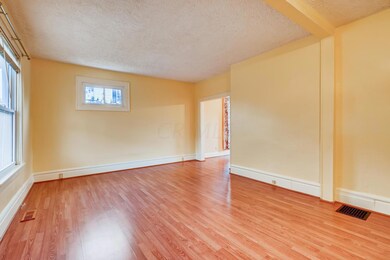 386 E Markison Columbus OH-large-005-006