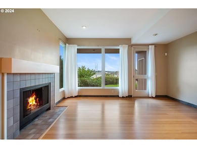 549 N Tomahawk Island Dr unit 1, Portland, OR 97217 - photo 6