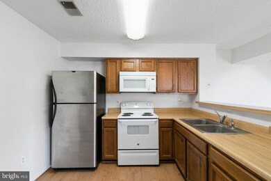 1609 Carriage House Terrace unit E, Silver Spring, MD 20904 - photo 6