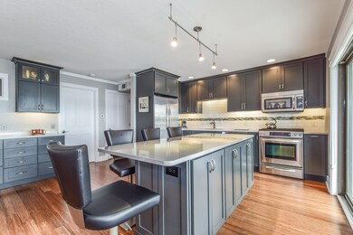 010-Kitchen-4740107-large