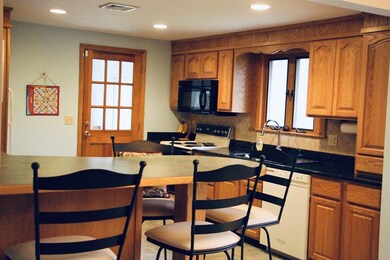 71 Buckingham Dr, Billerica, MA 01821 - photo 2