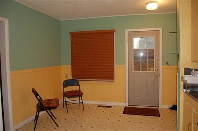 832 NE 10th St, Grants Pass, OR 97526 - photo 7