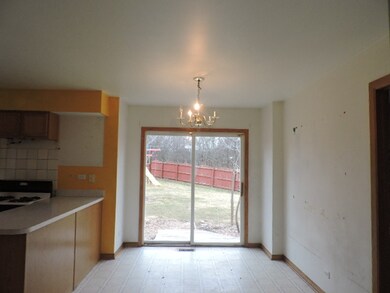 1909 Scott Cir, Carpentersville, IL 60110 - photo 5