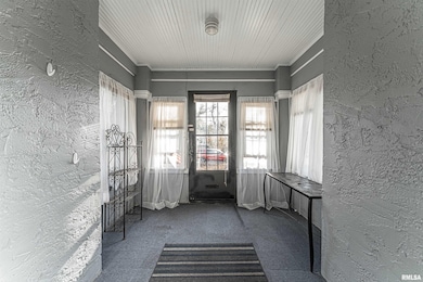 1018 Tremont St, Lincoln, IL 62656 - photo 4