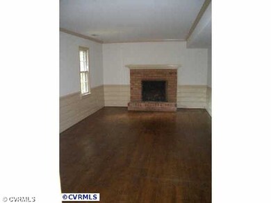 Den/Family/Great Room - Hardwood Floors, Fireplace