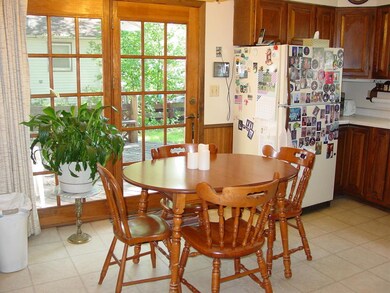 Eat-in Kitchen