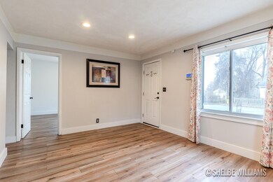 124 Nancy St SE-12