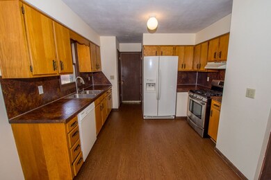 57315 Horseshoe Ct, Goshen, IN 46528 - photo 2