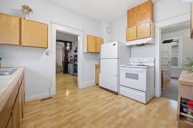 724 S 8th St, Sunnyside, WA 98944 - photo 2