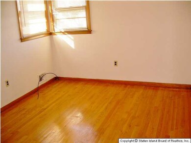 2079 N Railroad Ave, Staten Island, NY 10306 - photo 5