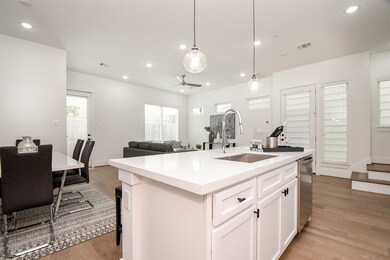 316 Cyclamen St, Houston, TX 77018 - photo 7