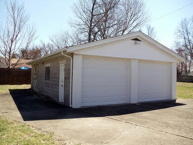 9238 Saint Moritz Dr, Louisville, KY 40291 - photo 3