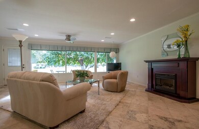 Bolivar-Living Room 8924