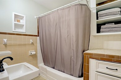 915 Columbia St unit A, Houston, TX 77008 - photo 5