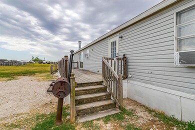 5908 Black Springs Ln, Joshua, TX 76058 - photo 4