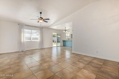1427 S 37TH ST Living Room