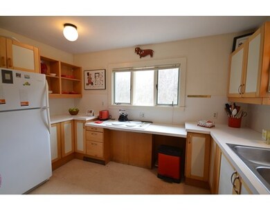 33 Mountain View Cir, Amherst, MA 01002 - photo 7