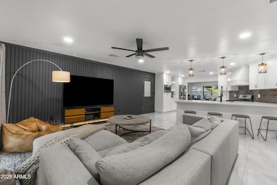 3938 E Cheery Lynn Rd, Phoenix, AZ 85018 - photo 5