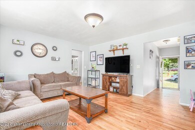 2033 Holly Way, Lansing, MI 48910 - photo 6