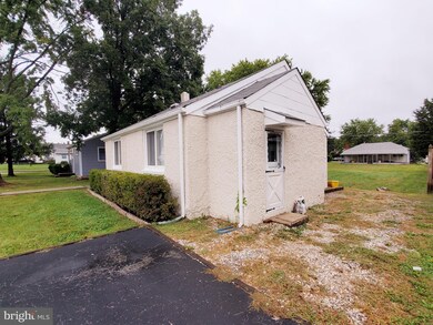 2902 Michigan Ave, Halethorpe, MD 21227 - photo 3