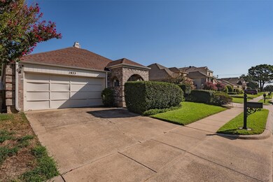 1925 Realistic Dr, Bedford, TX 76021 - photo 3