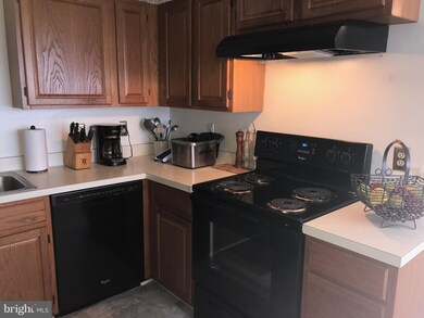 13331 Burkitts Rd, Fairfax, VA 22033 - photo 6