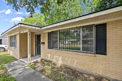 1310 Aster St, Baton Rouge, LA 70802 - photo 2