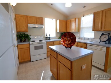 Great kitchen island.