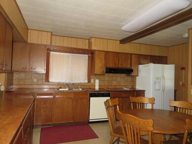 1843 Oregon Ave, Klamath Falls, OR 97601 - photo 3
