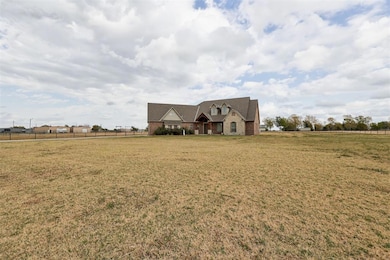 View of front facade featuring a front lawn and fe