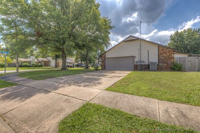 300 S Hemlock Ave, Broken Arrow, OK 74012 - photo 4