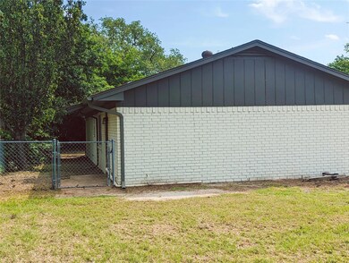 104 Honeysuckle, Paradise, TX 76073 - photo 4