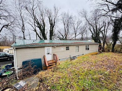 809 Leona St, Bristol, TN 37620 - photo 3