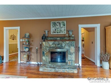 Gas log fireplace