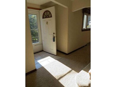 Entry/Foyer.