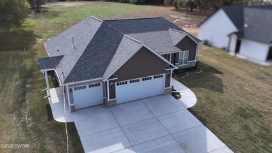 2031 Oakwood Dr, Milan, TN 38358 - photo 3