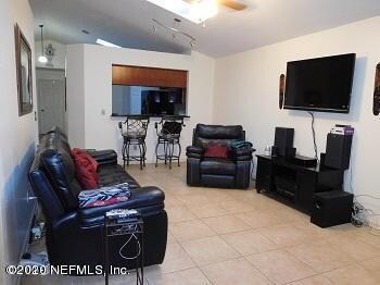 8804 Townsquare Dr S, Jacksonville, FL 32216 - photo 5