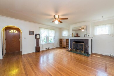 914 N Mcaree Rd, Waukegan, IL 60085 - photo 4