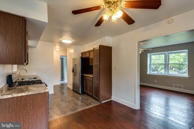 8401 Longfellow St, New Carrollton, MD 20784 - photo 6