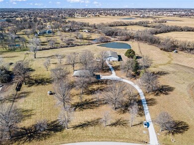 1000 Wesley Ave, Raymore, MO 64083 - photo 2