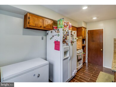 2813 Maxwell St, Philadelphia, PA 19136 - photo 6