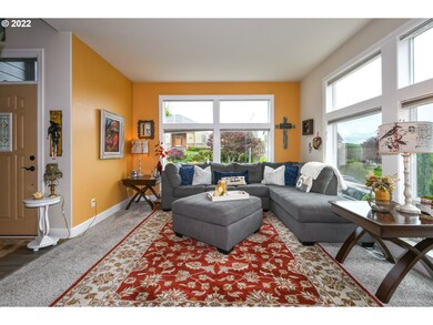 Living Room/Entrance