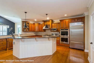 05_20RidgeviewWay_5_Kitchen_HiRes