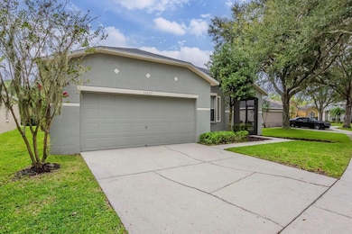 16809 Hawkglen Place, Lithia, FL 33547 - photo 2