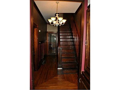 Entry/Foyer.
